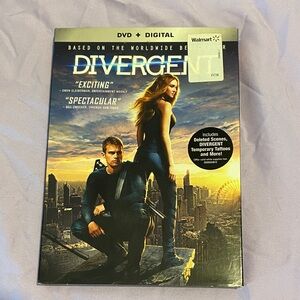 Divergent DVD + Digital